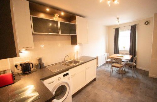 Central Aberdeen Apartment | NEW Aberdeen Holiday Apartment - Entire Use