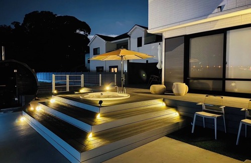 Hakata-ku Villa | New!AirportHills 1400 sq.m. Open-air bath with spectacular view 1 building, 2nd floor private parking 3 BBQ pets allowed