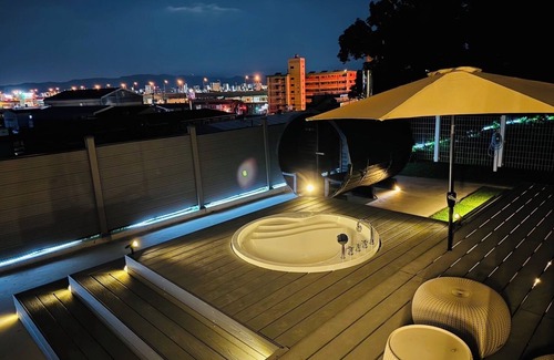 Hakata-ku Villa | New!AirportHills 1400 sq.m. Open-air bath with spectacular view 1 building, 2nd floor private parking 3 BBQ pets allowed