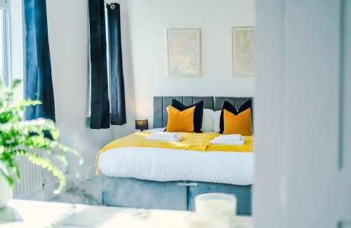 Newcastle-Under-Lyme House | NEW Albert House - 3 Bedroom