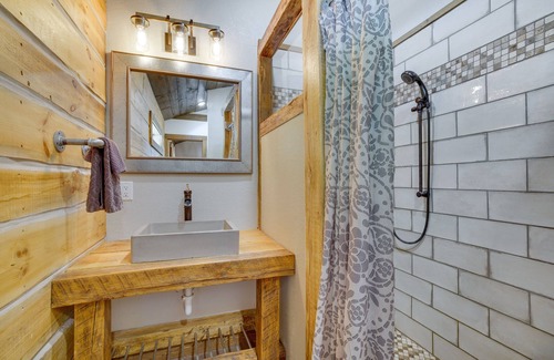 New Albin Cottage | New Albin Vacation Rental w/ Fire Pit & Views!
