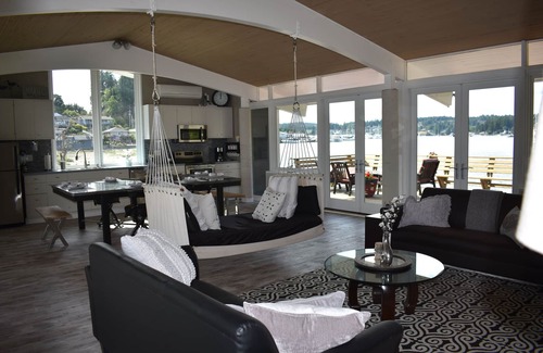 Gig Harbor House | NEW- Amazing Lighthouse Beach Waterfront Homes sleeps 14