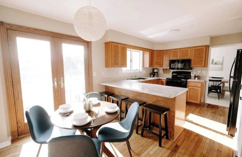 Ames House | NEW Ames Getaway - Centrally Located, Sleeps 8