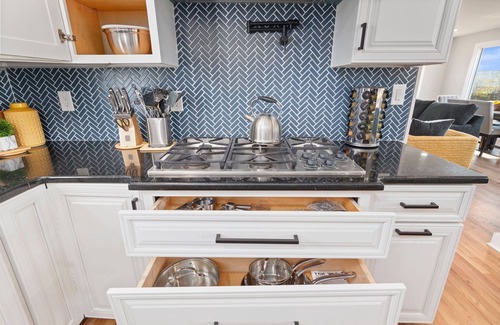 Independence House | New and Inviting in Independence