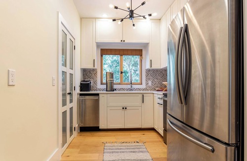 Bridgehampton House | New and Modern Bridgehampton Accommodations