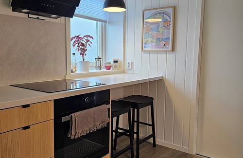 Hammerfest Apartment | New and modern, with a view. By the city center.