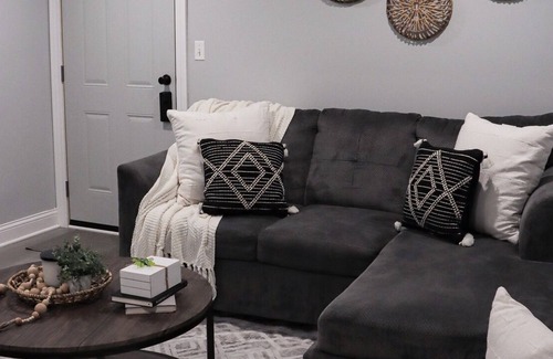 Forestview Apartment | NEW Apartment Located near DownTown Chicago