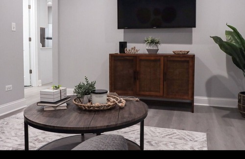 Forestview Apartment | NEW Apartment Located near DownTown Chicago