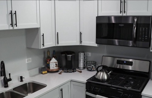 Forestview Apartment | NEW Apartment Located near DownTown Chicago