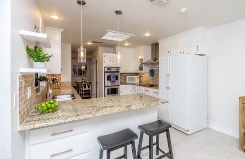 Royal Ridge House | NEW-Archie's Place: Spacious 3 Bed | 2 Bath Private Home w/equipped kitchen!
