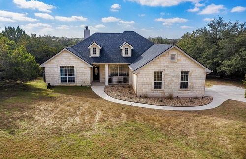 Hays County House | NEW Austin Hill Country -Modern, comfortable, private home - pool, fire pit, 4bd