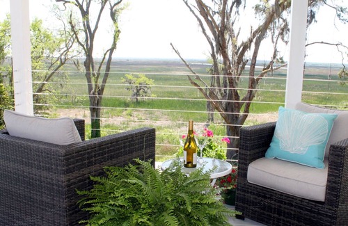 Darien Bed & Breakfast | NEW! B&B weekly & monthly room rental rates - Every room with a view!