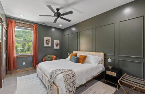 Stanton Villa | New Barndo/Kayak Launch/2 Private Hot Tubs