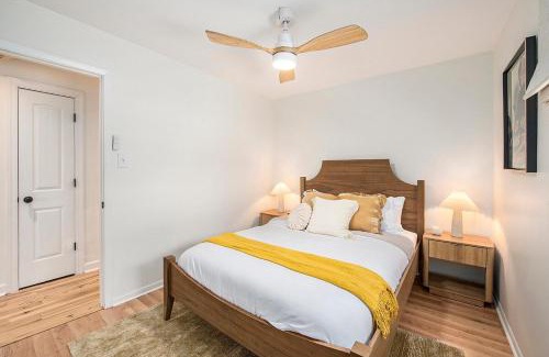 Sister Lakes House | New Beach front 5bd in Sister Lakes with Hot tub