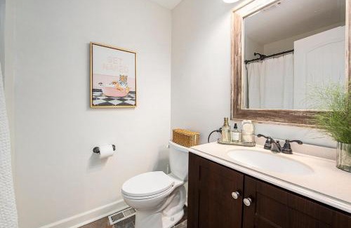Sister Lakes House | New Beach front 5bd in Sister Lakes with Hot tub