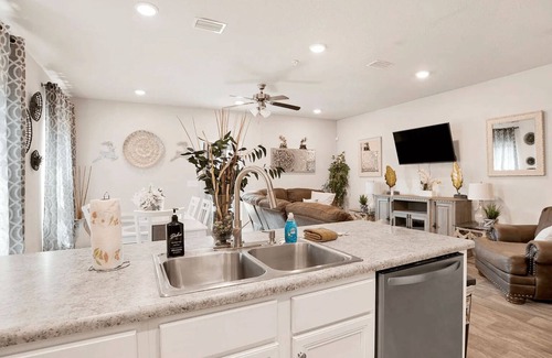 Bellview House | "NEW Beach Home" Mins to Hospital & PNS Airport! 20 min to Hiking/Parks.