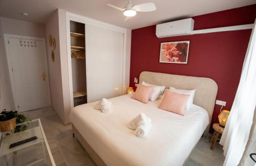 Puerto de la Duquesa Apartment | New Beachfront Apartment with Private Rooftop Terrace