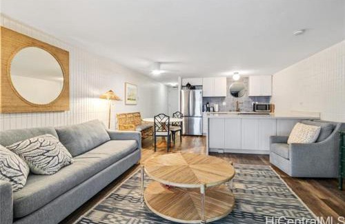 Punaluu House | NEW Beachfront Condo