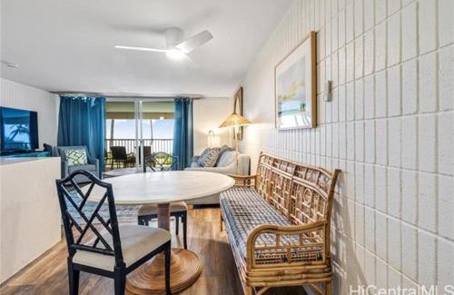 Punaluu House | NEW Beachfront Condo