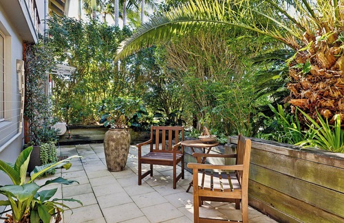 Angourie Villa | NEW Beachside Treehouse Villa! Park, Blue pool & Beach Access A/C, WiFi, bbq +