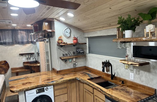 Ruidoso Cabin | "New" Beary Tiny Cabin in Historic Upper Canyon
