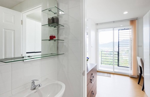 Kathu Apartment | New beautiful apartment, with view of the mountains, pool, gym