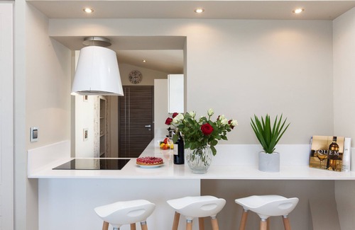 Antibes Old Town House | 👍 New 🏖️ - Beautiful House 1100SqFt with Full Sea View Terrace. 🌞