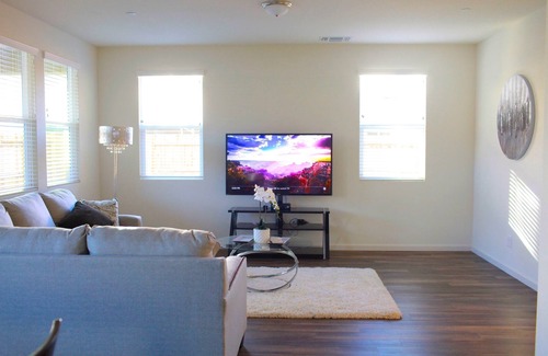 North Natomas House | NEW Beautiful Modern Spacious Home near SMF Airport