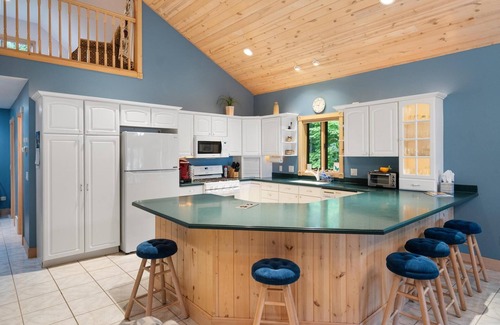 Petoskey House | *NEW* Beautiful Pickerel Lake Home! Friday to Friday in the summer!