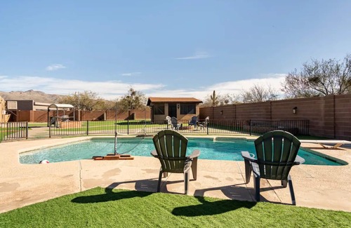 Tanque Verde House | *NEW* Beautiful Private Desert Retreat! Gorgeous! Hot Tub and Pool!