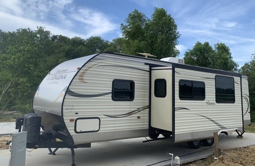 Crosby House | New Beautiful RV - Free Wi-Fi and Cable