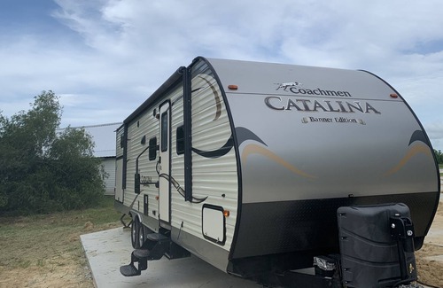 Crosby House | New Beautiful RV - Free Wi-Fi and Cable