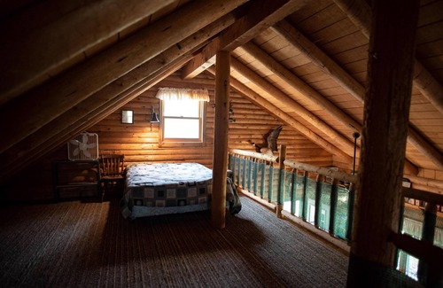 Perham Cabin | NEW! Big Pine | Fireside Log Cabin