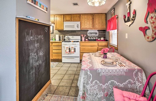 Brooklyn Cottage | NEW! Bright Brooklyn Abode w/ Deck, Grill & Views!