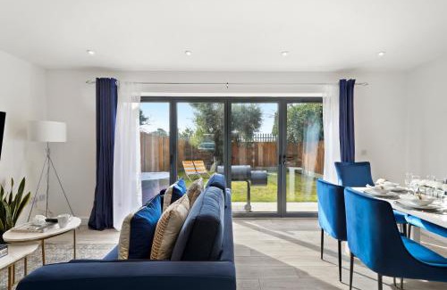 Sittingbourne House | New Build 3 Bed House by AV Stays Short Lets Kent With Free Parking Ideal For Contractors
