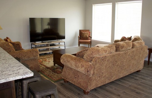Layton House | **New Build** Double Master / Fantastic location / Shops / Restaurants / HAFB