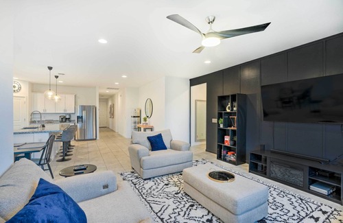 Glendale House | New-Build Glendale Home w/Hot Tub + Putting Green