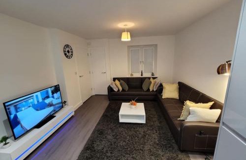 Haversham House | New build home with WI-FI, Smart TV, dedicated office floor, large terrace and Free parking