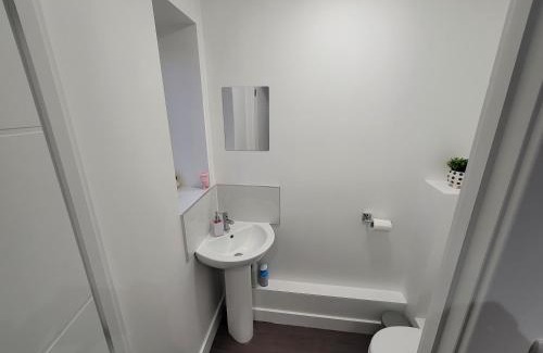 Haversham House | New build home with WI-FI, Smart TV, dedicated office floor, large terrace and Free parking