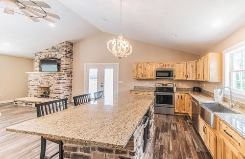 Gilbertsville House | NEW BUILD!- Lakeway Getaway- within minutes of local marina. Pet friendly!