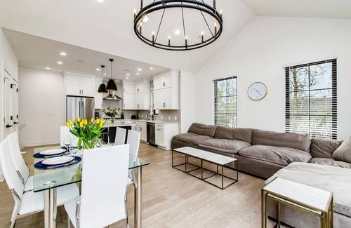 Italian Village House | New Build Luxury Townhome | Heart of Short North w/Terrace