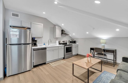 New Orleans Hotel | New Build Stylish Haven in Bywater + Parking