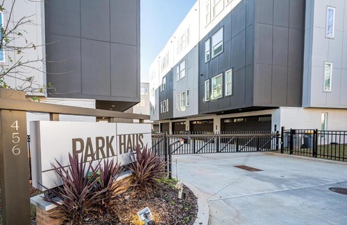 Old Fourth Ward House | New building KING BED 3B City View Gated Balcony 456 1K1Q2T