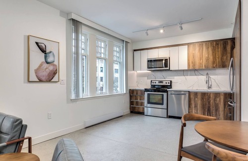West End Apartment | NEW BUILDING -Pet Allowed 2 Bedroom/2 Bathroom@ 1170 Barclay