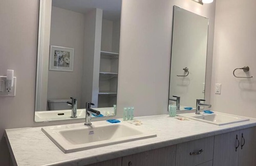 Niagara Falls House | New-built 4 bedrooms Niagara House