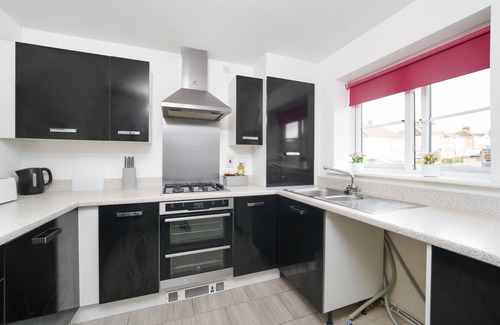 Havering House | New Built Immaculate Condition House. Garden & Private Parking.