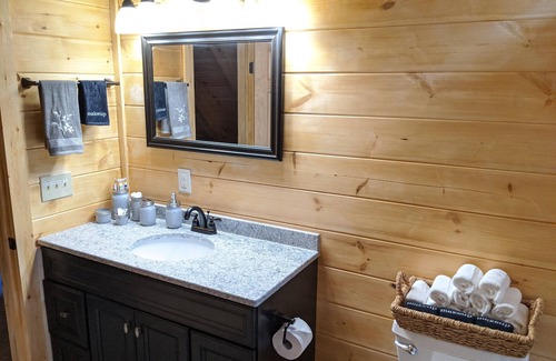 Carbon Hill Cabin | NEW! Byers Retreat!1K&6Q beds! Stay 2 & get 3rd half off, stay 3 and get 4 free!