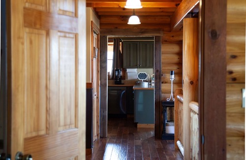 Chillicothe Cabin | NEW CABIN! Hot Tub, Gazebo, Wraparound Deck, Sleeps 14. Drive to Hocking!