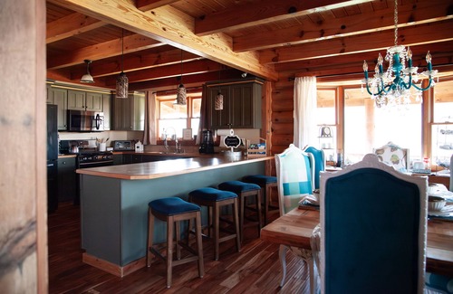 Chillicothe Cabin | NEW CABIN! Hot Tub, Gazebo, Wraparound Deck, Sleeps 14. Drive to Hocking!