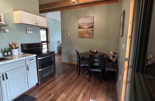 Clay City Cabin | New cabin near Red River Gorge, fire pit, walk to hiking